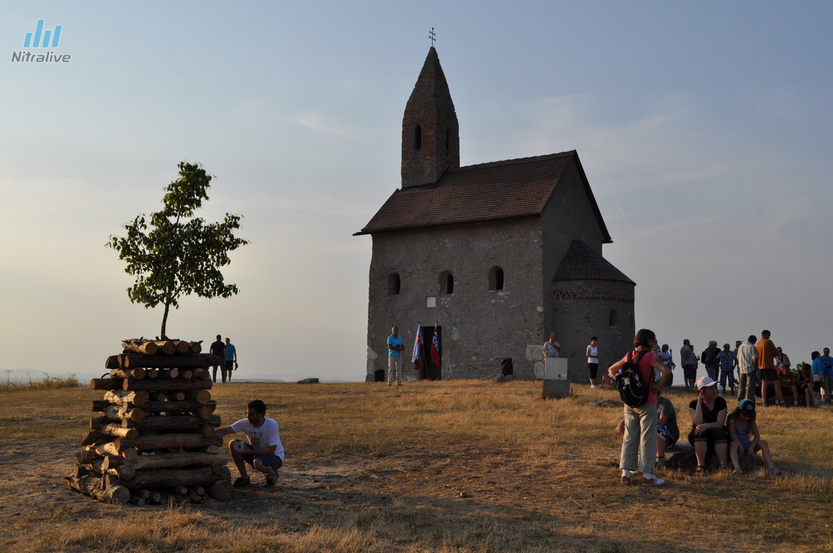 Vatra zvrchovanosti Dražovský kostolík Nitra 2015