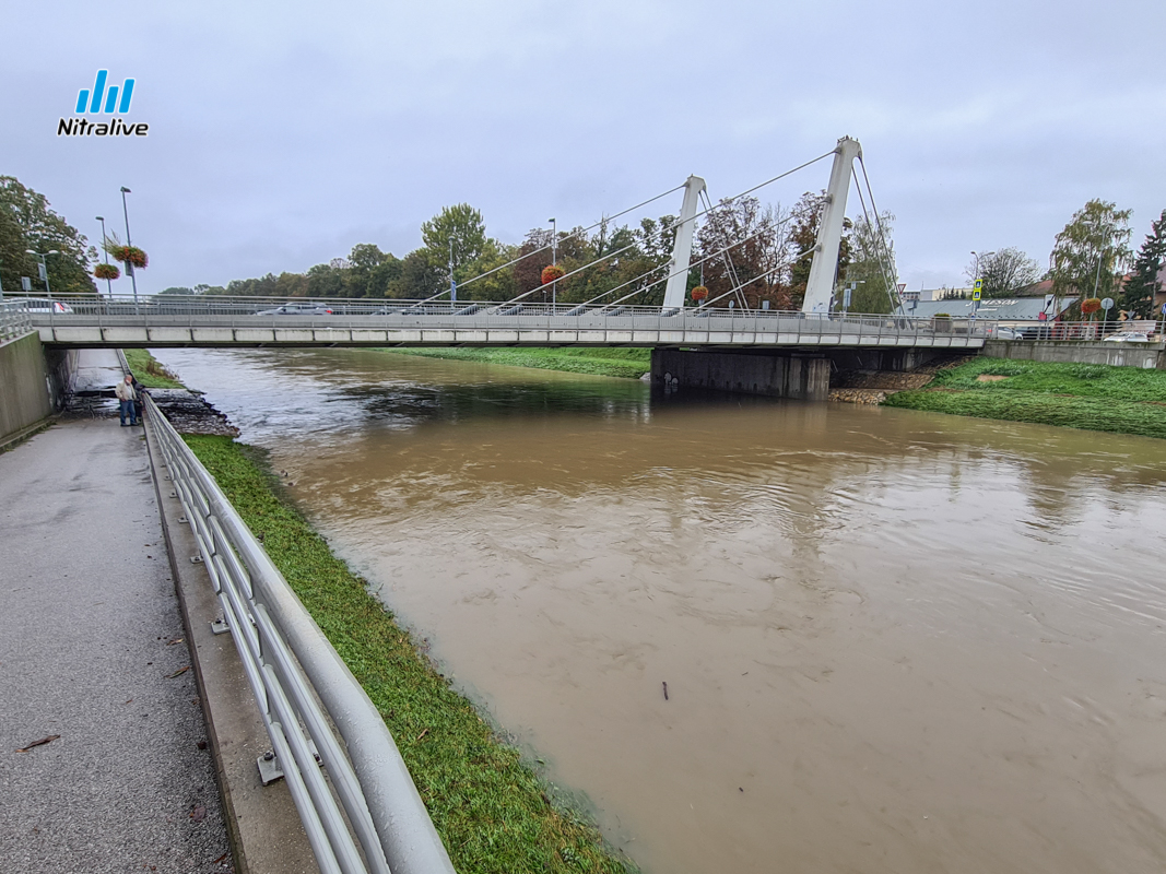 Foto + video: Zvýšená hladina rieky Nitra (16. október 2020)