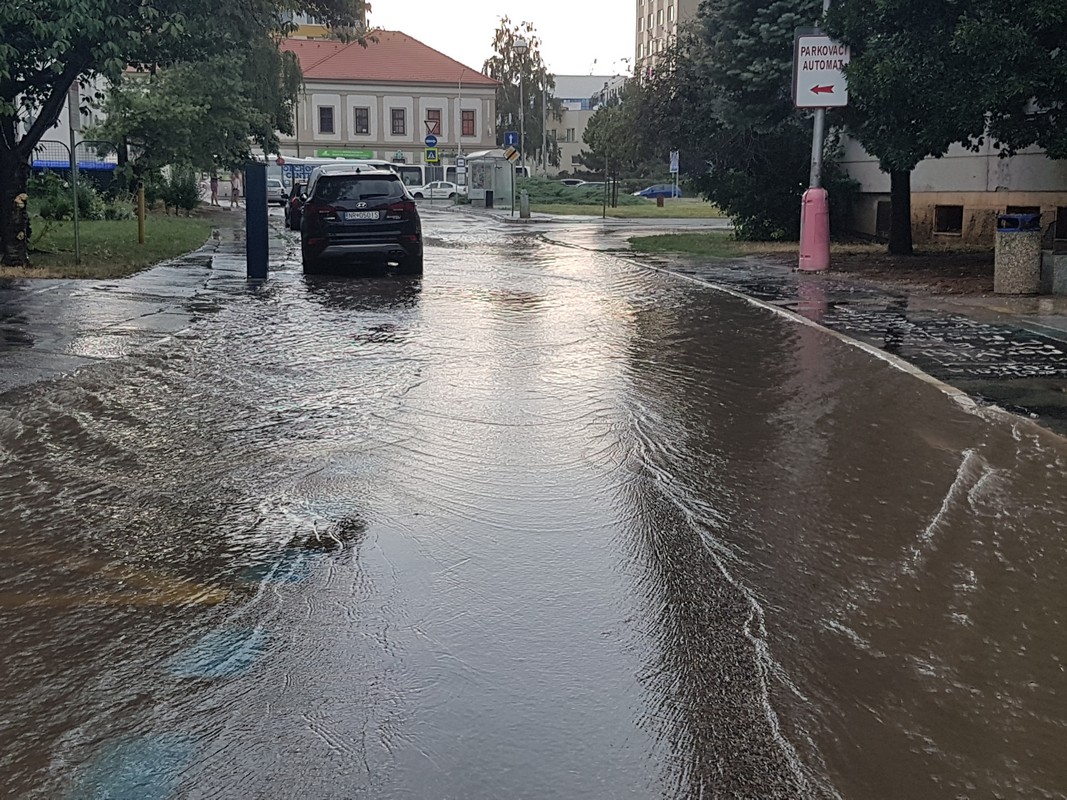 Potopa, Štefánikova a Hodžova ulica v Nitre, 24.júl 2017