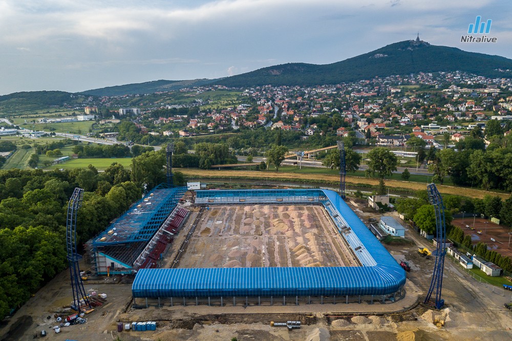 Práce na rekonštrukcii futbalového štadióna v Nitre