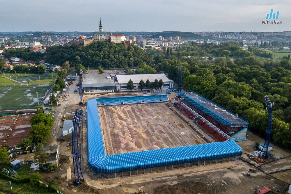 Práce na rekonštrukcii futbalového štadióna v Nitre