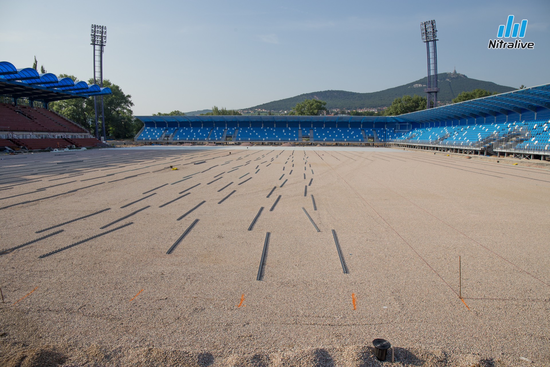Práce na rekonštrukcii futbalového štadióna v Nitre