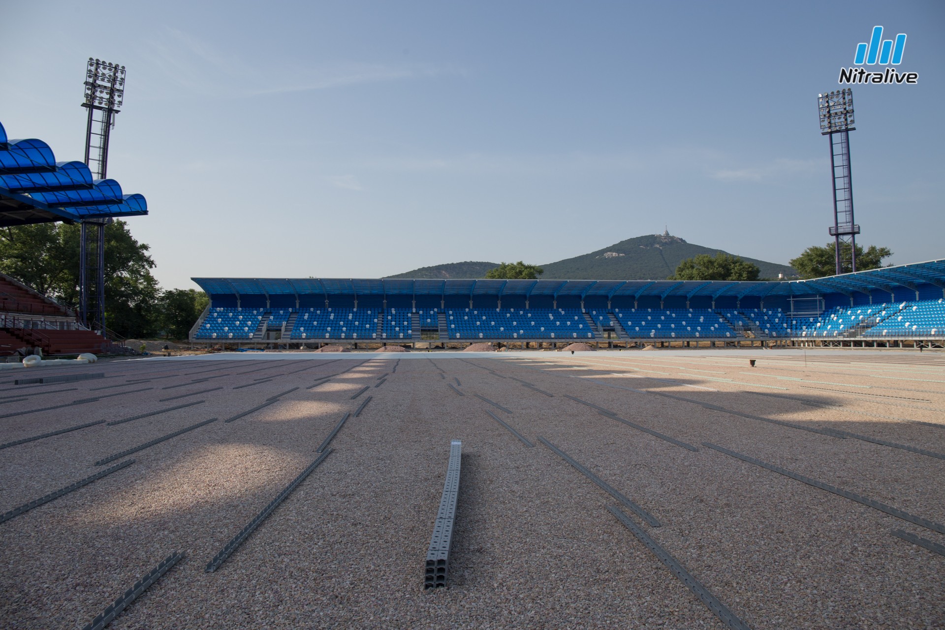 Práce na rekonštrukcii futbalového štadióna v Nitre