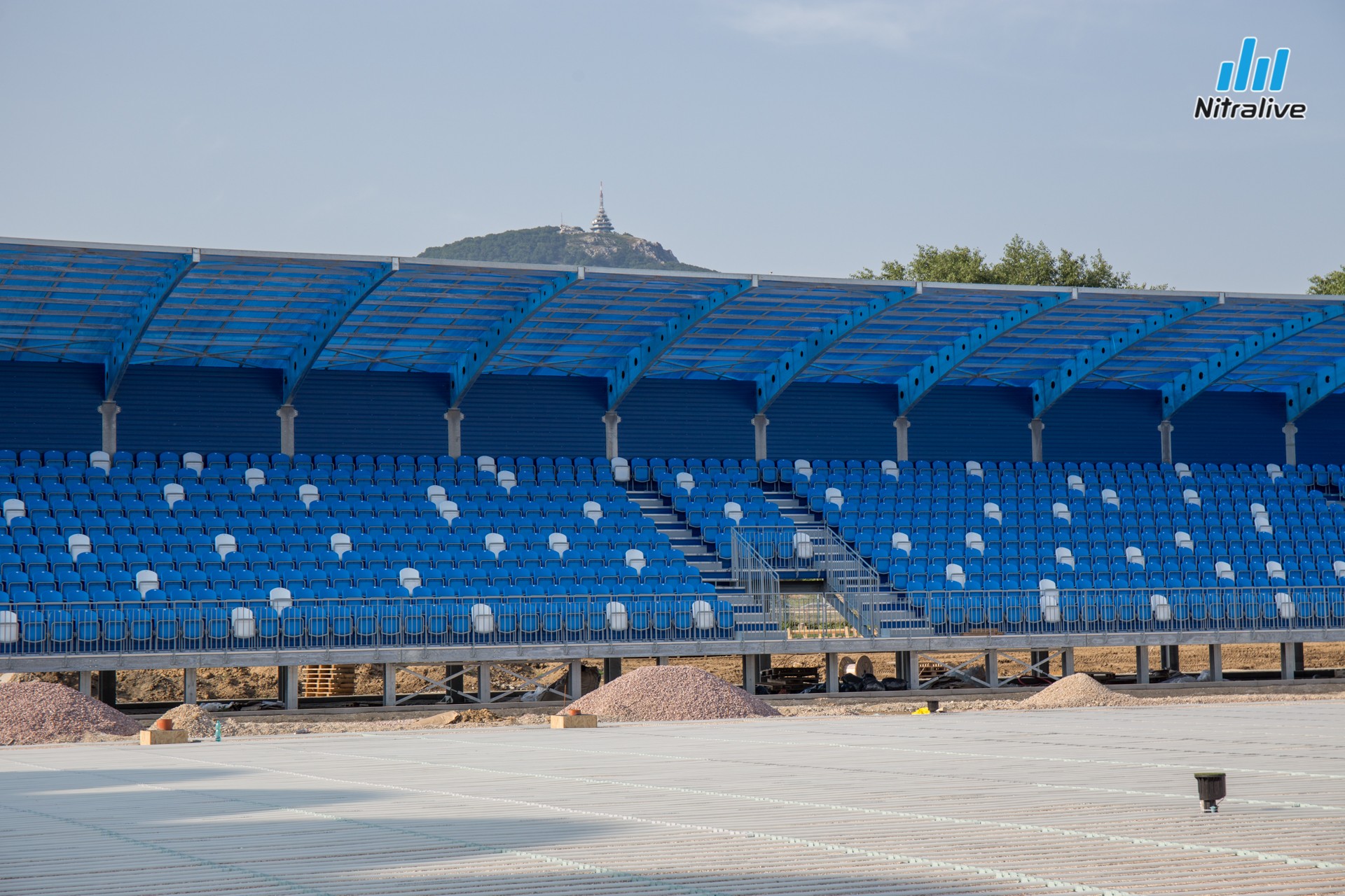 Práce na rekonštrukcii futbalového štadióna v Nitre