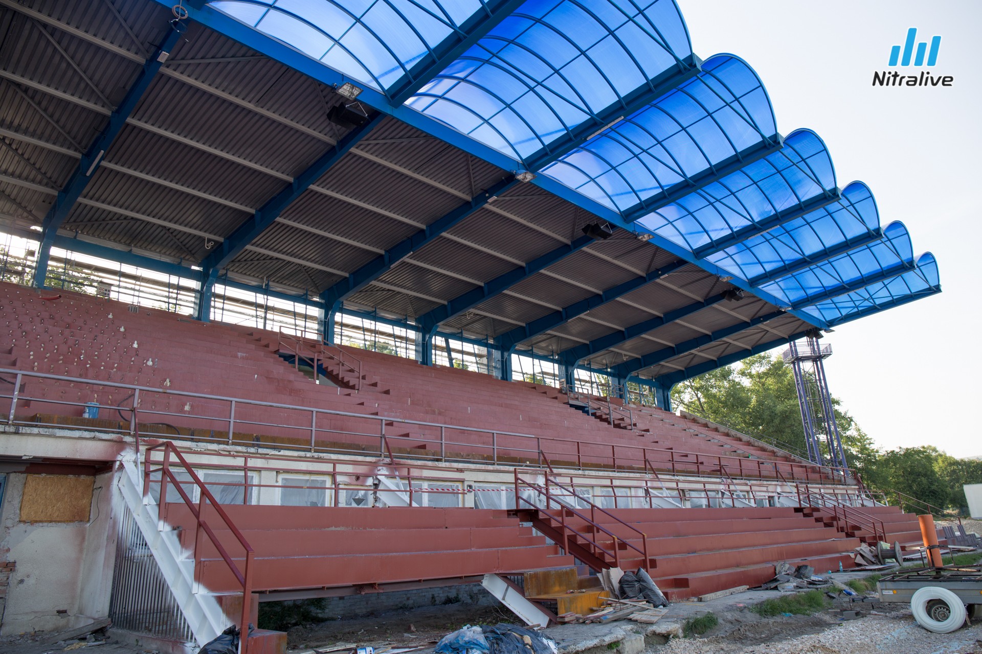 Práce na rekonštrukcii futbalového štadióna v Nitre