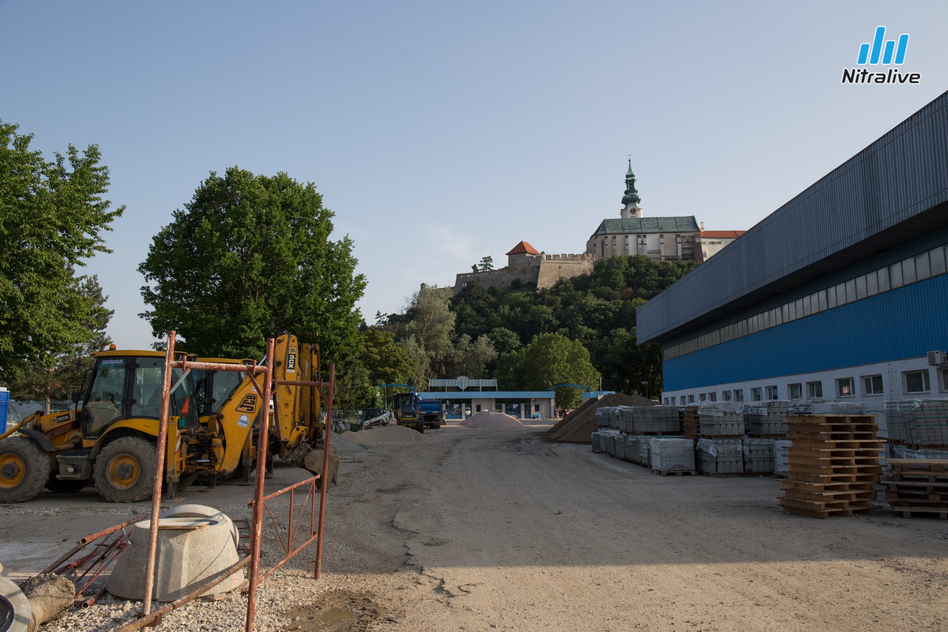 Práce na rekonštrukcii futbalového štadióna v Nitre