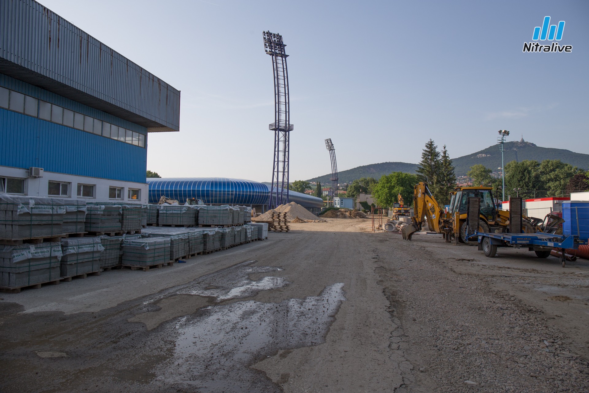Práce na rekonštrukcii futbalového štadióna v Nitre