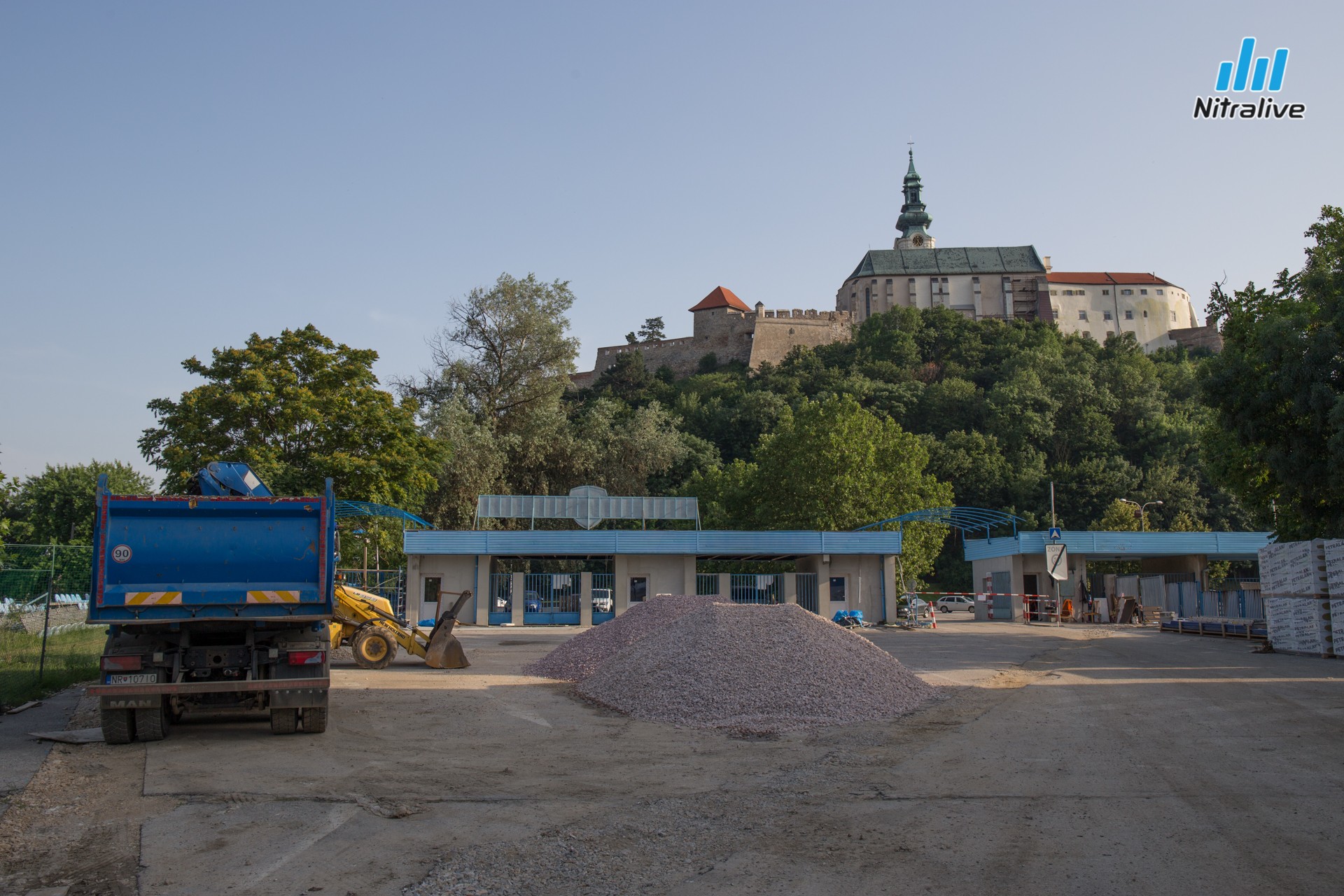 Práce na rekonštrukcii futbalového štadióna v Nitre