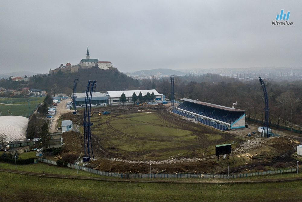 Práce na rekonštrukcii futbalového štadióna v Nitre
