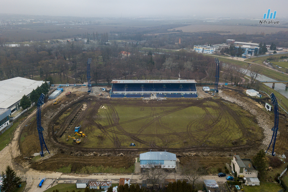 Práce na rekonštrukcii futbalového štadióna v Nitre