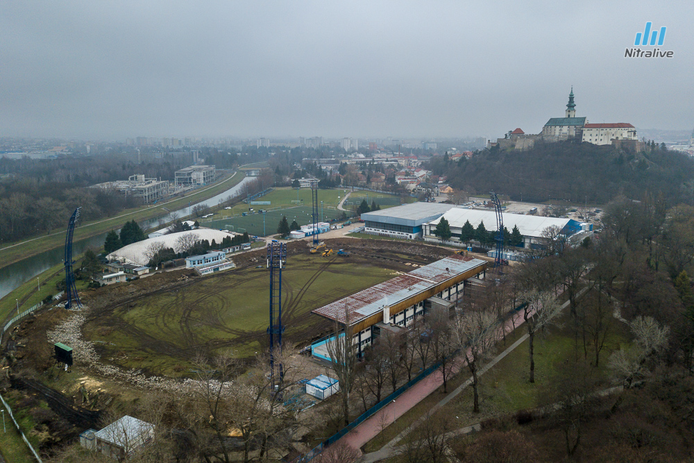 Práce na rekonštrukcii futbalového štadióna v Nitre