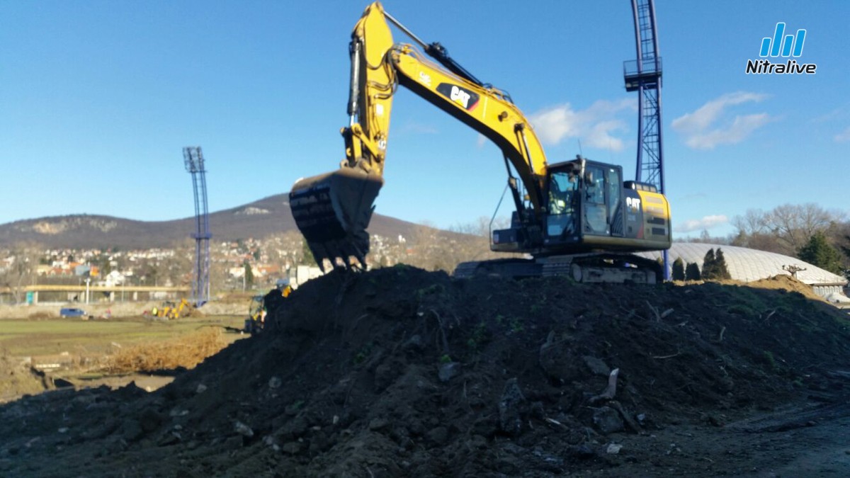 Práce na rekonštrukcii futbalového štadióna v Nitre