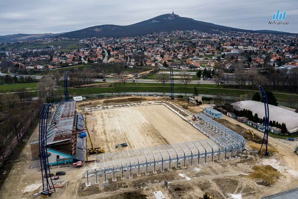 Práce na rekonštrukcii futbalového štadióna v Nitre