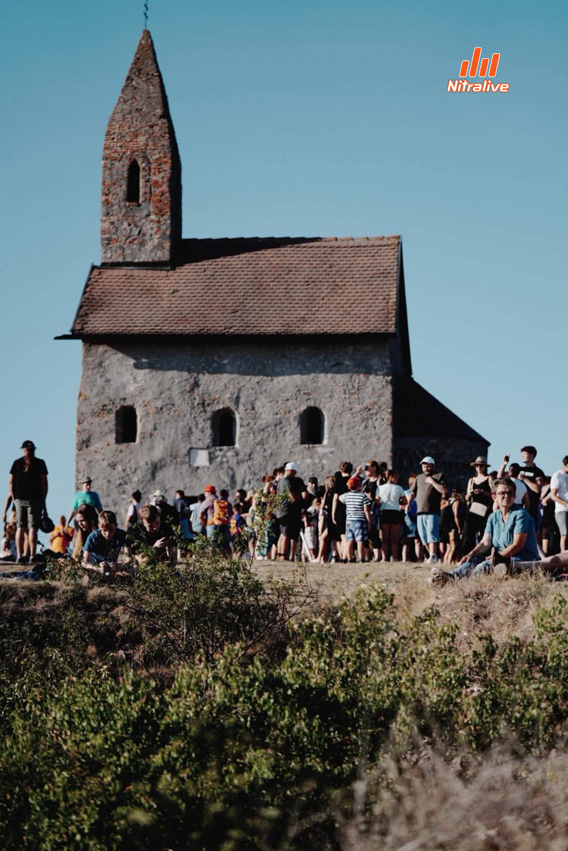 Zatmenie slnka prilákalo na nitrianske kopce stovky ľudí