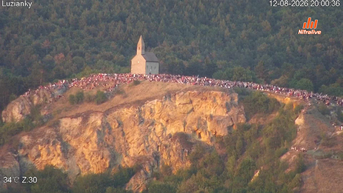 Zatmenie slnka prilákalo na nitrianske kopce stovky ľudí