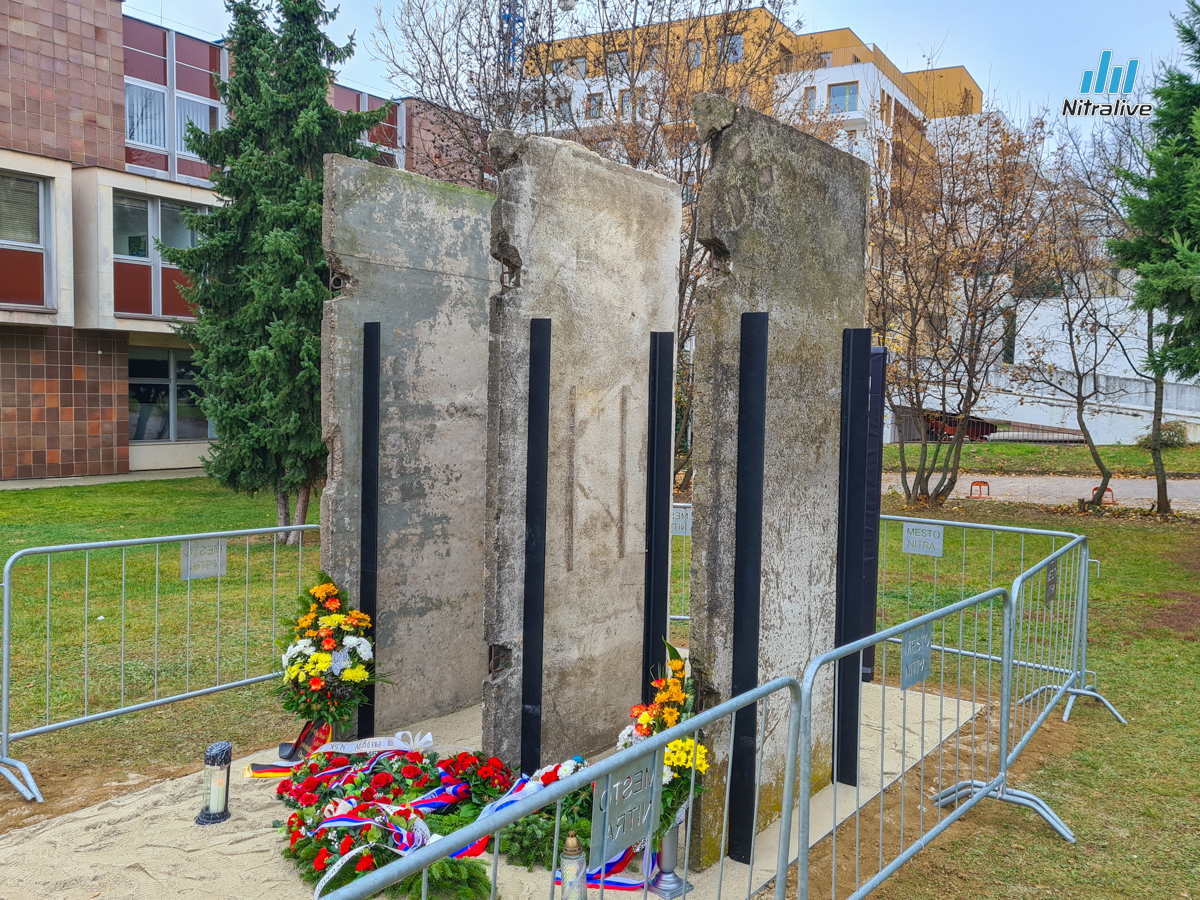 Berlínsky múr v Nitre, Námestie slobody