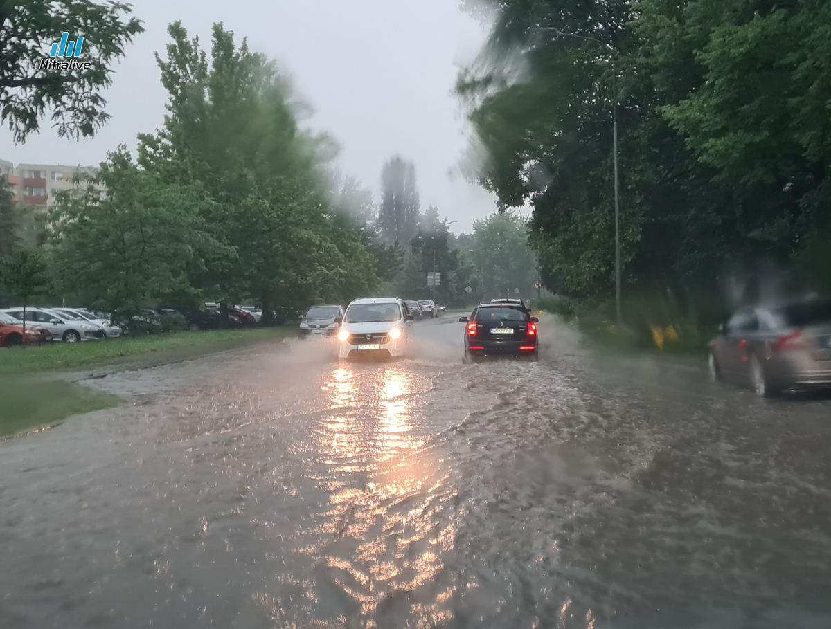 Nitrou sa prehnalo niekoľko búrok, zanechali škody