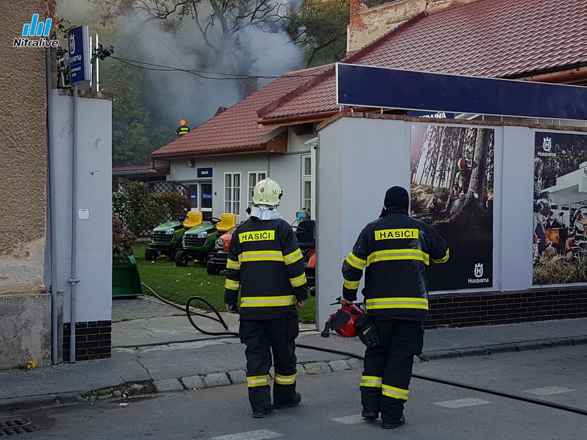 Na Podzámskej ulici dnes popoludní horel dom