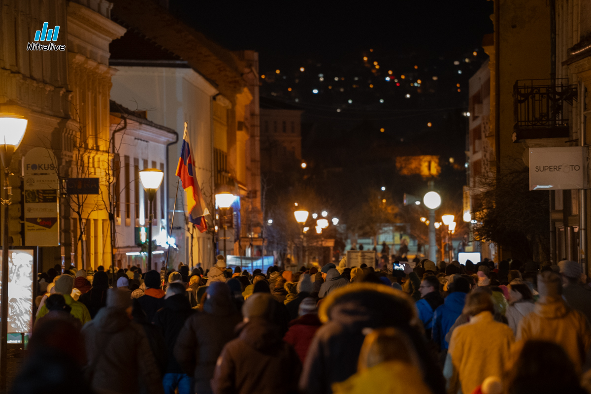 FOTO: Protest s podtitulkom 7 rokov bez Jána a Martiny aj v Nitre (21.2.2025)