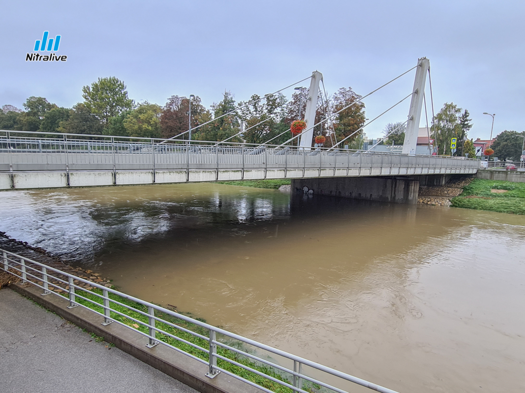 Foto + video: Zvýšená hladina rieky Nitra (16. október 2020)