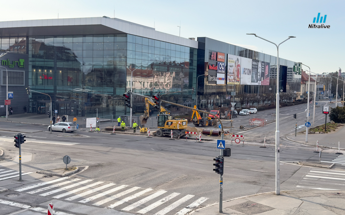 Centrum Nitry čakajú dopravné obmedzenia, potrvajú 6 týždňov (28.2. - 6.4.2025)