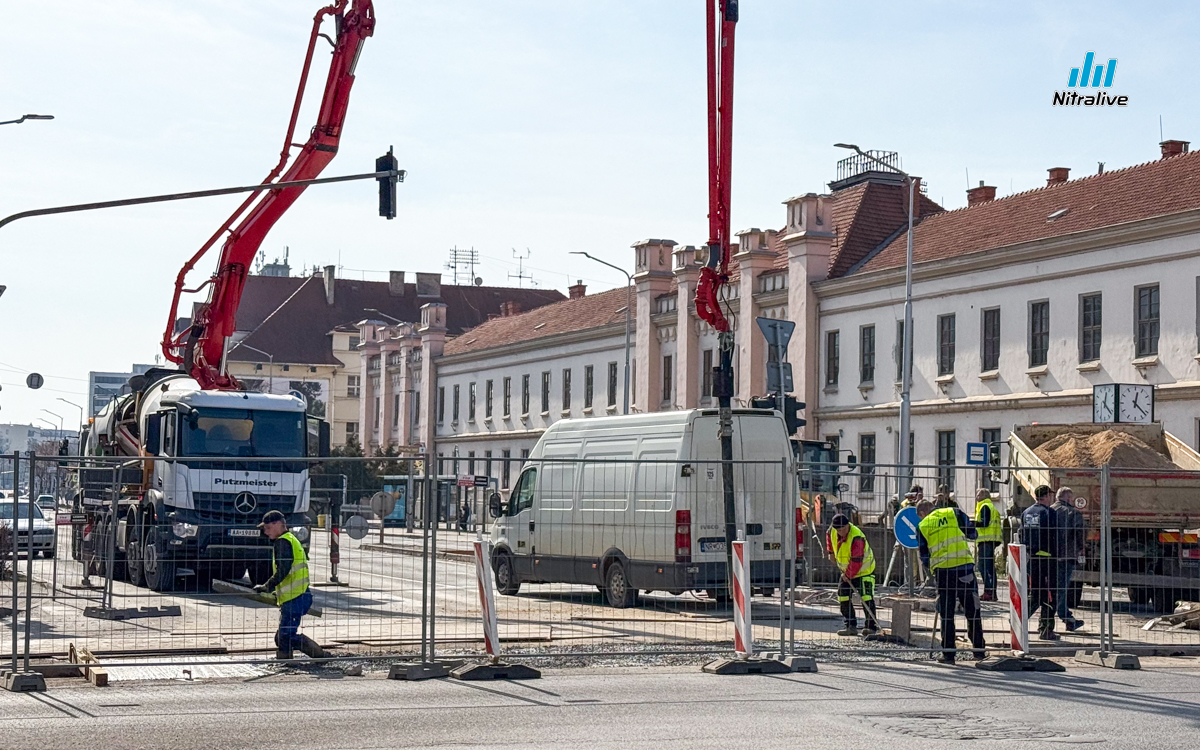 Centrum Nitry čakajú dopravné obmedzenia, potrvajú 6 týždňov (28.2. - 6.4.2025)