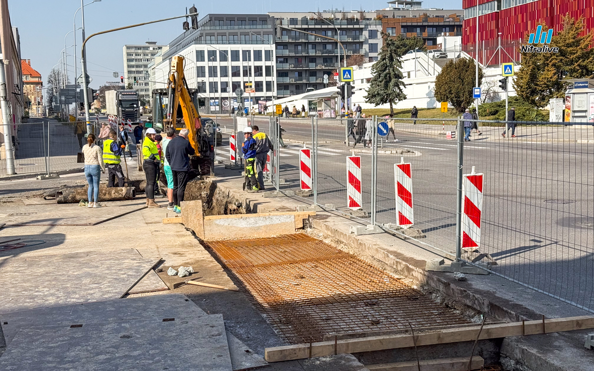 Centrum Nitry čakajú dopravné obmedzenia, potrvajú 6 týždňov (28.2. - 6.4.2025)