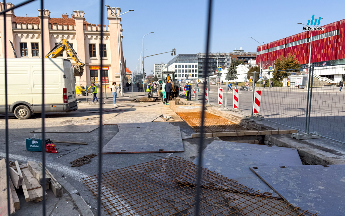 Centrum Nitry čakajú dopravné obmedzenia, potrvajú 6 týždňov (28.2. - 6.4.2025)