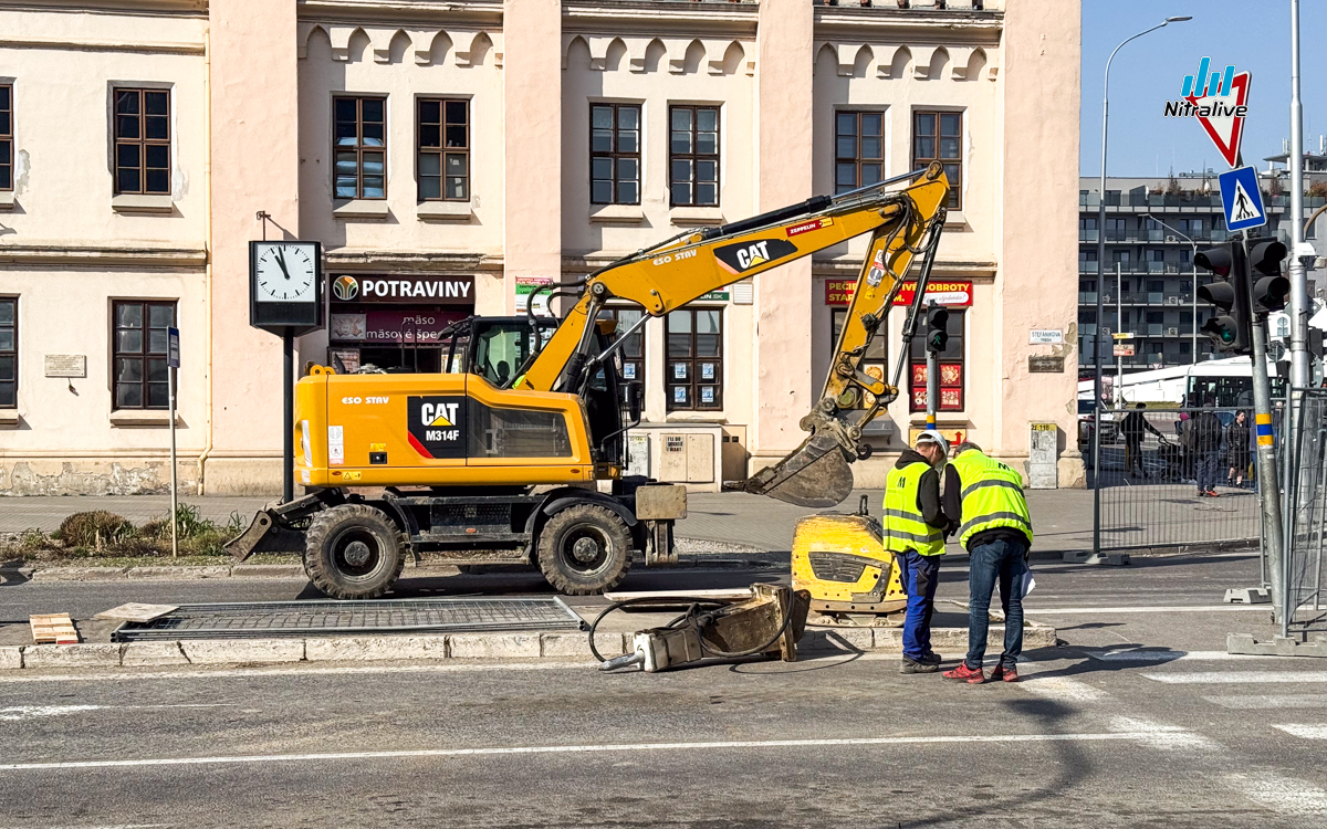 Centrum Nitry čakajú dopravné obmedzenia, potrvajú 6 týždňov (28.2. - 6.4.2025)