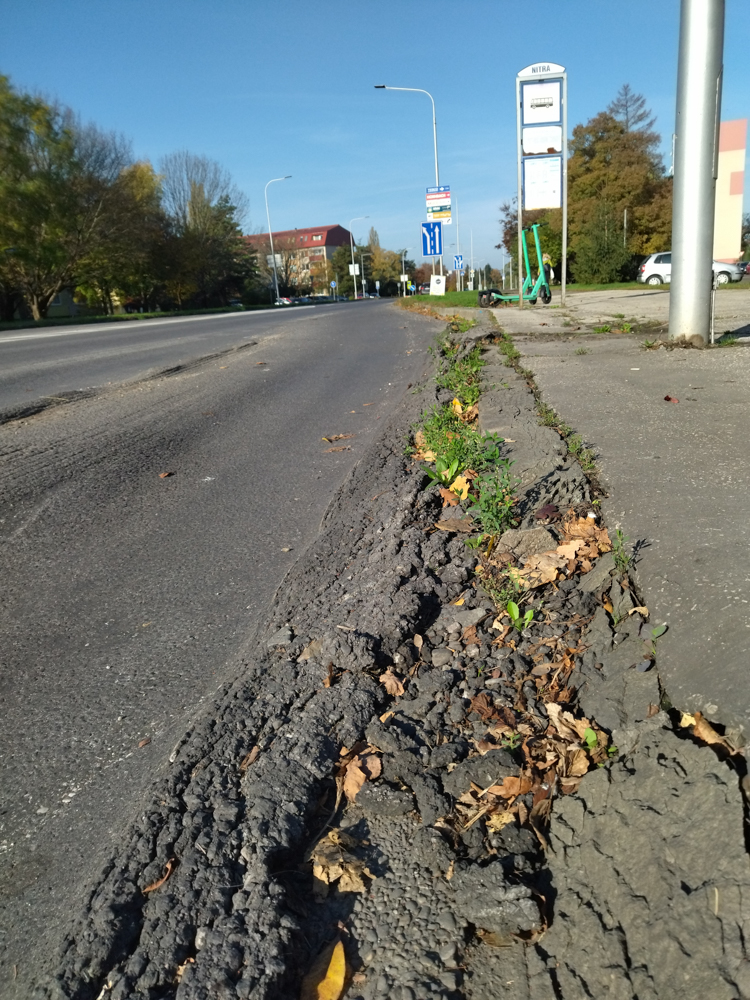 Ďurčanského - Vyjazdené asfaltové koľaje