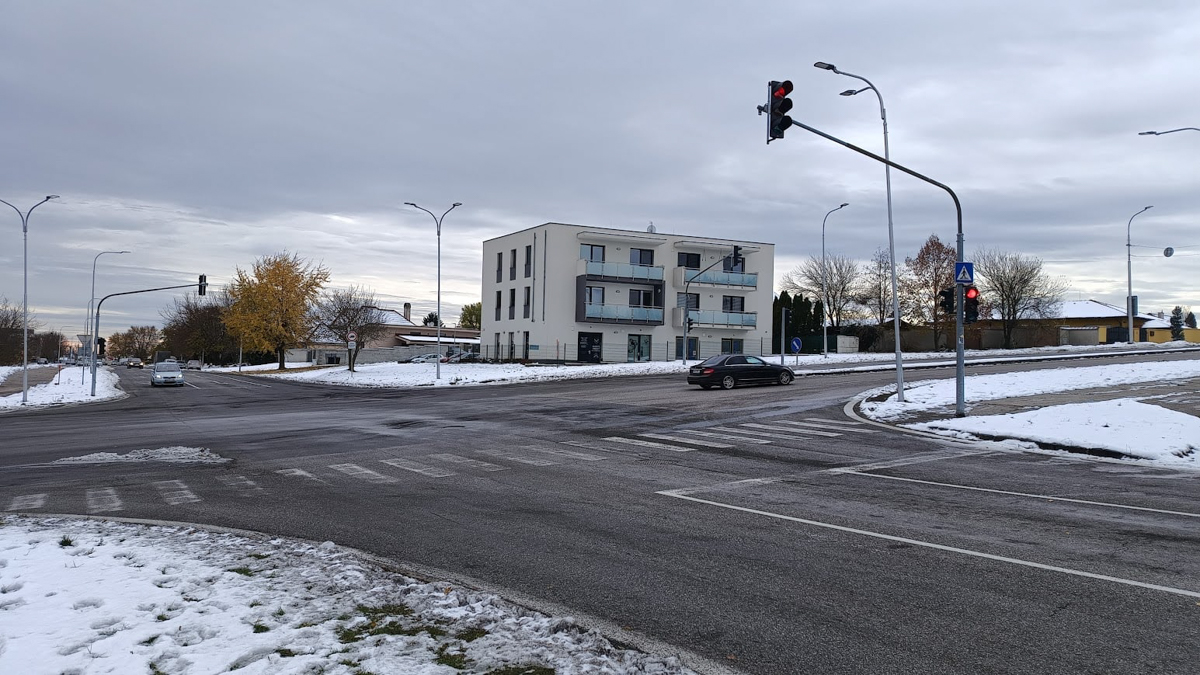 Zmena dopravného značenia na križovatke Hviezdoslavova – Kmeťova, je ohrozená bezpečnosť chodcov a cyklistov?