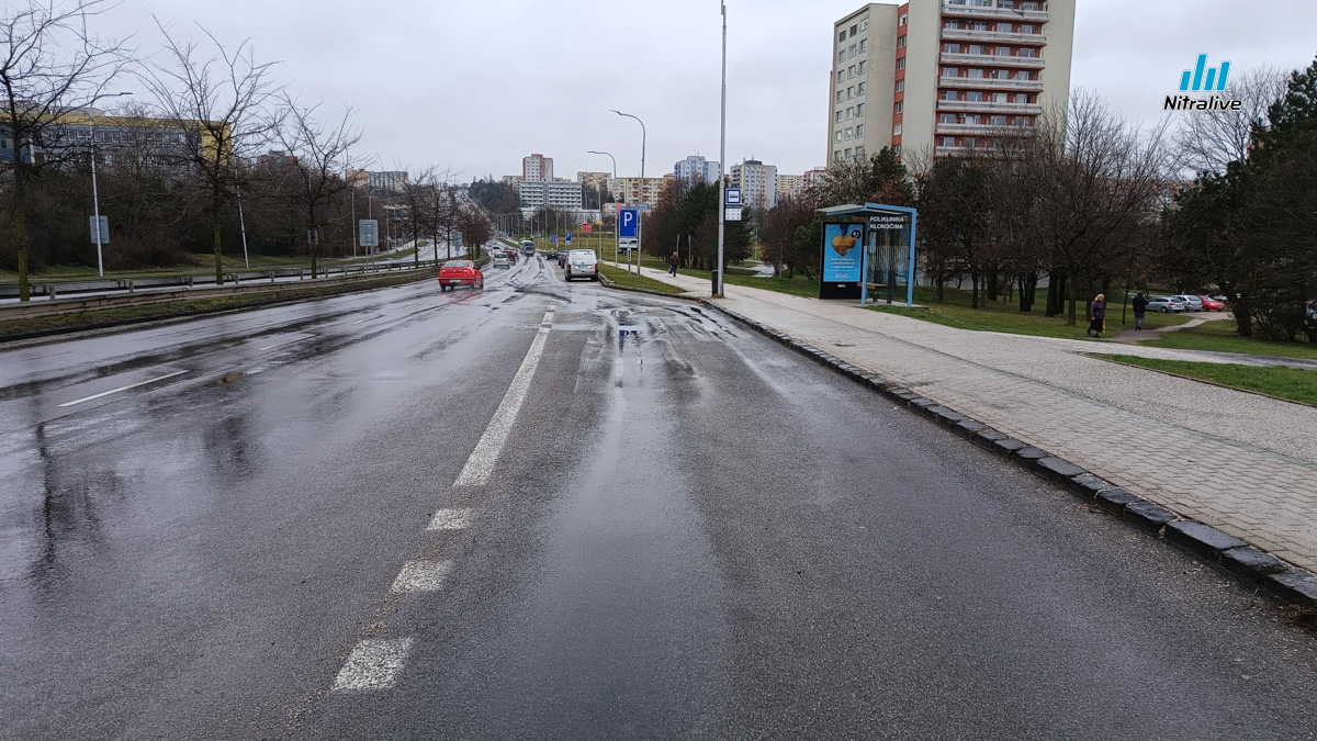 Autobusové výbočiská sú v zlom stave, poslanci schválili ich opravu