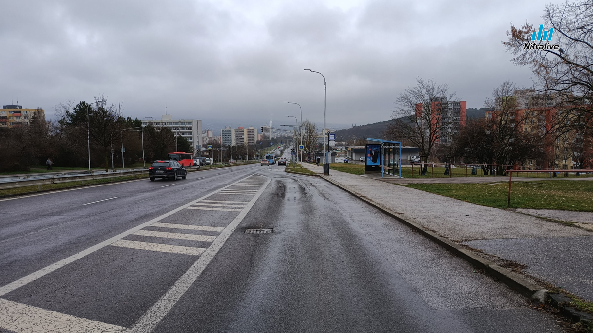 Autobusové výbočiská sú v zlom stave, poslanci schválili ich opravu