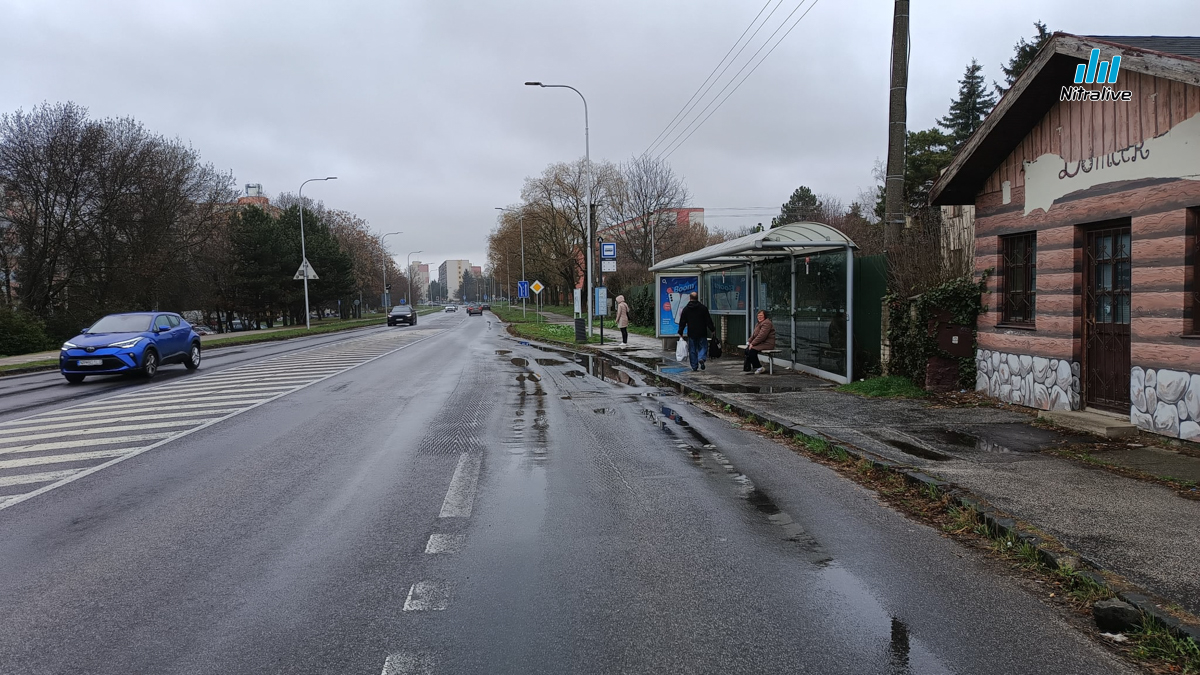 Autobusové výbočiská sú v zlom stave, poslanci schválili ich opravu