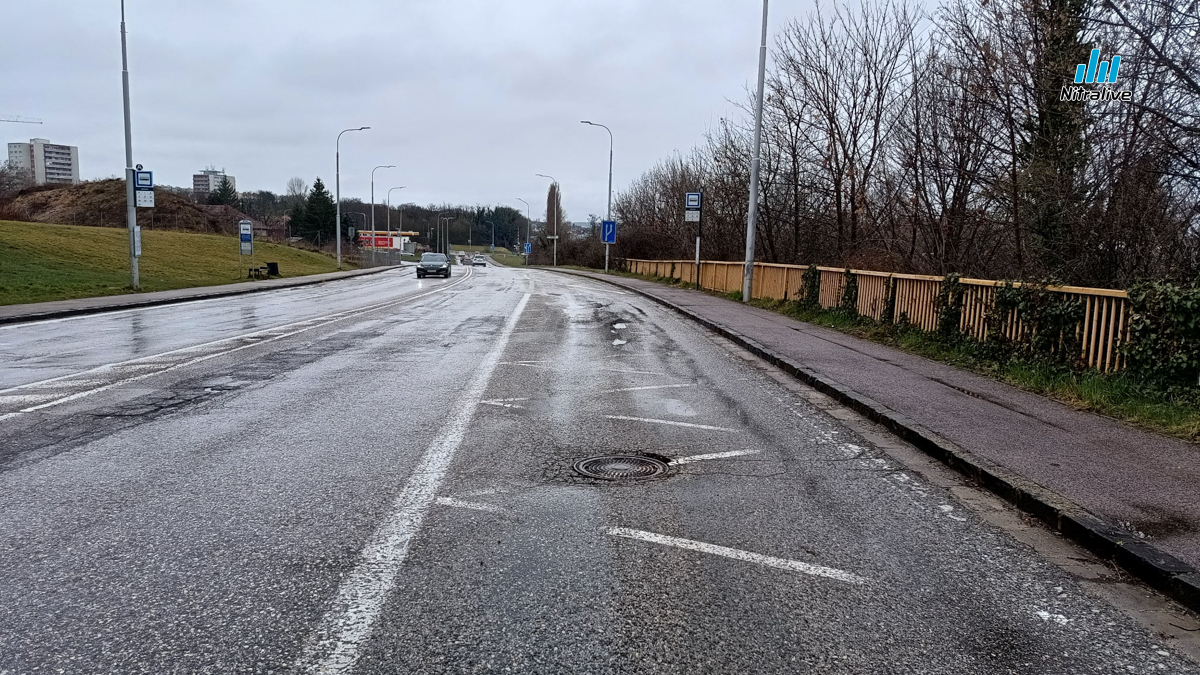 Autobusové výbočiská sú v zlom stave, poslanci schválili ich opravu