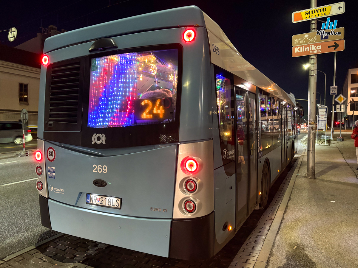 Vianočný autobus v MHD Nitra