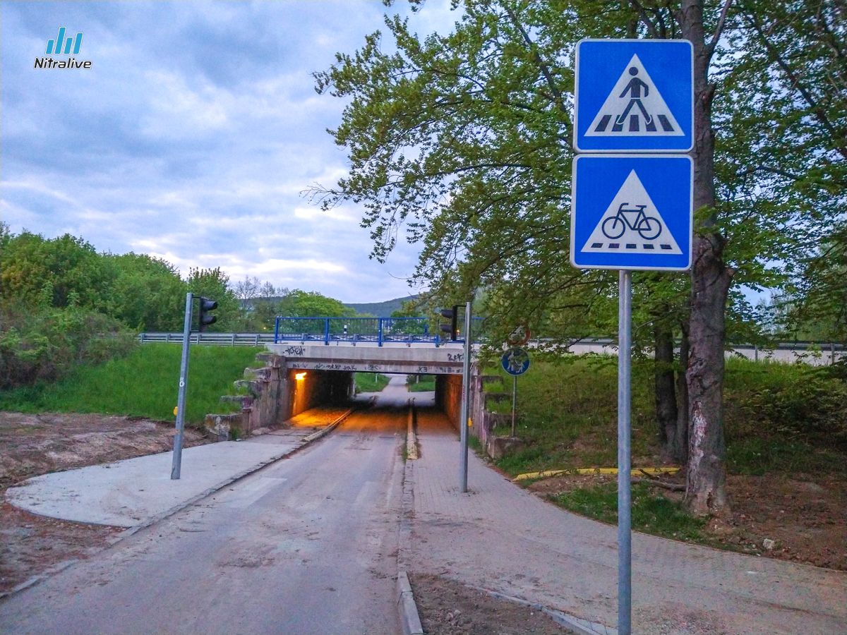 Zrekonštruovaná cesta pod Zobor aj po otvorení s nedostatkami