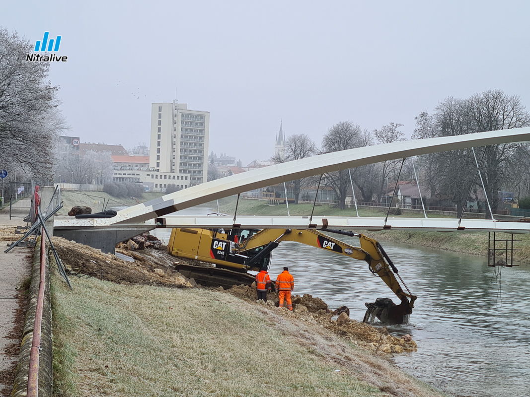 Cyklolávka cez rieku Nitra, výstavba