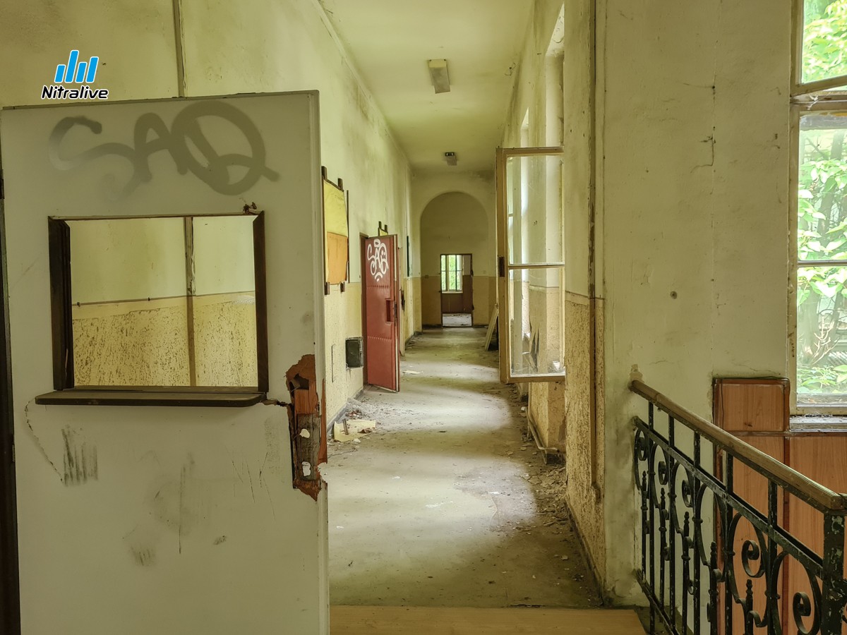 Prieskum: opustená budova nemocnice v kasárňach pod Zoborom