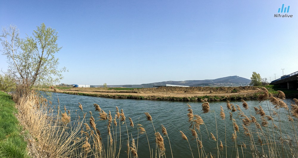 Rieka Nitra - ochranná hrádza