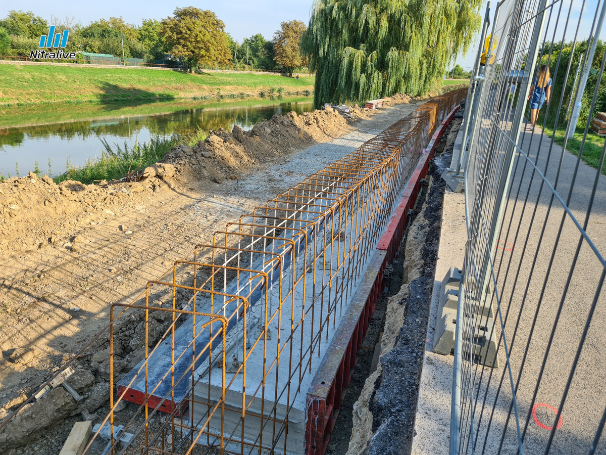 Vodohospodári stavajú nový ochranný múr pri rieke Nitra, ide o protipovodňové opatrenia